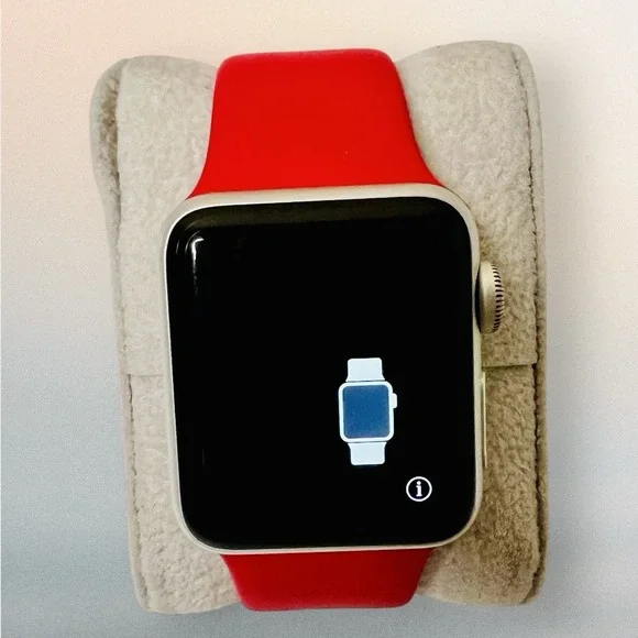 Apple Watch Series 3 38mm GPS Aluminum Silver w/Red Sport Band +  display picture 1